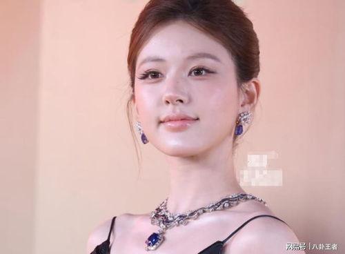 赵露思否认整容.明星黑料后为什么还能回娱乐圈,黑料风波后逆风翻盘，娱乐圈再迎实力派新星