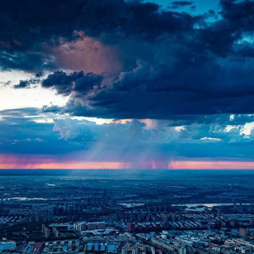 朝阳天空成惊艳